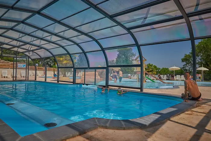 Deux piscines et jeux d'eau