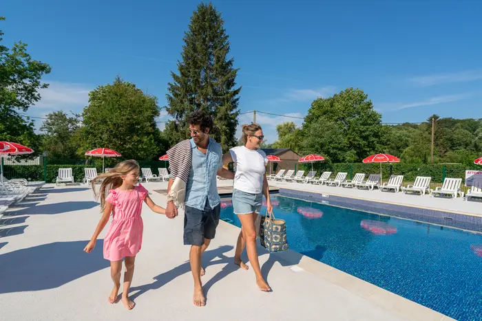 Une baignade chauffée avec pataugeoire