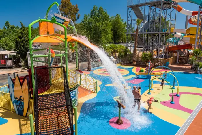 Un parc aquatique chauffé toute la saison