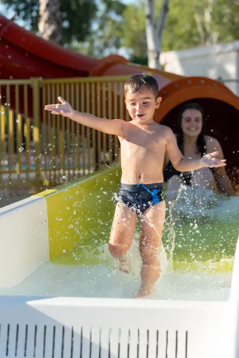 Un parc aquatique chauffé toute la saison