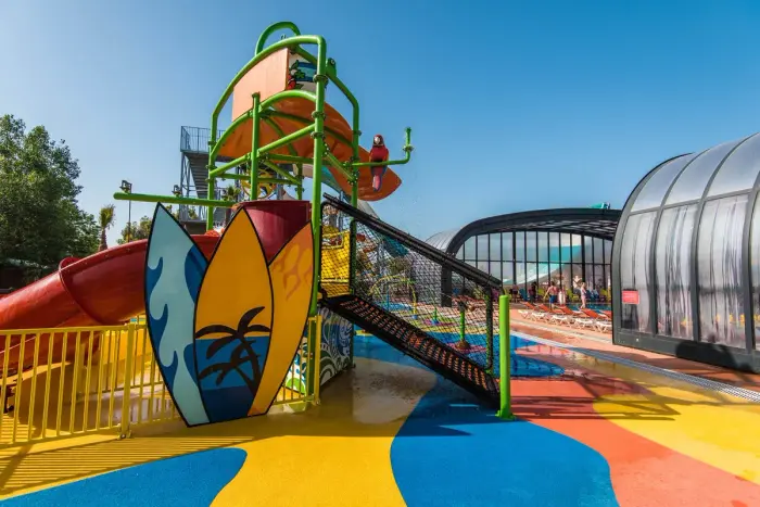 Un parc aquatique chauffé toute la saison