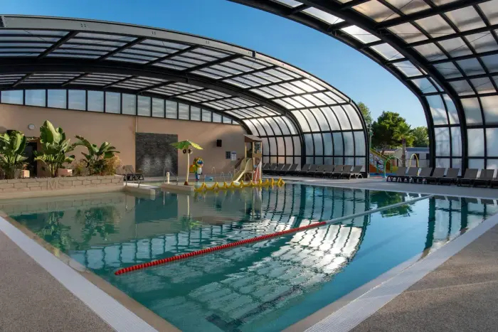Un parc aquatique chauffé toute la saison
