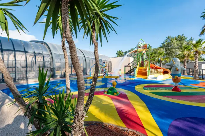 Un parc aquatique chauffé toute la saison