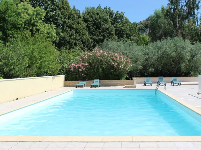 Piscine et rivière à deux pas
