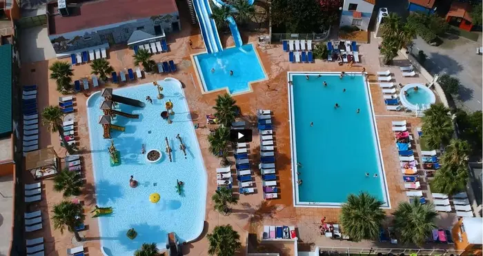 Un parc aquatique chauffé et animé