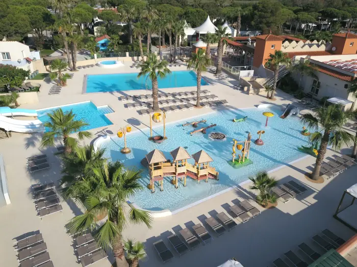 Un parc aquatique chauffé et animé