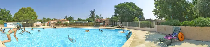 Une piscine chauffée près du littoral