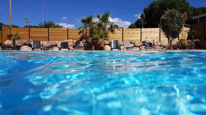 Une piscine pour les journées d'été