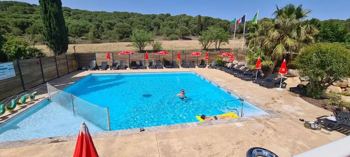 Une piscine pour les journées d'été