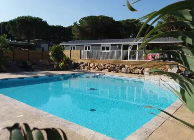 Une piscine pour les journées d'été