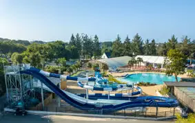 Jeux d'eau et glisse côté enfants