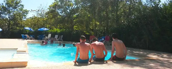 Piscine d'été et pataugeoire sur place