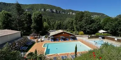 Entre piscine chauffée et plage du Tarn