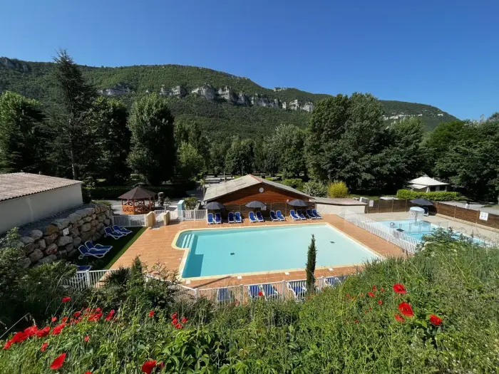 Entre piscine chauffée et plage du Tarn