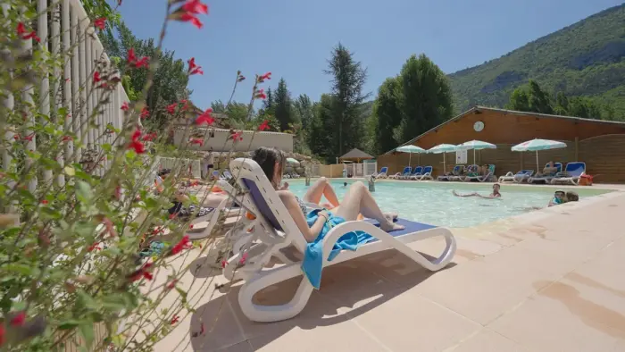 Entre piscine chauffée et plage du Tarn