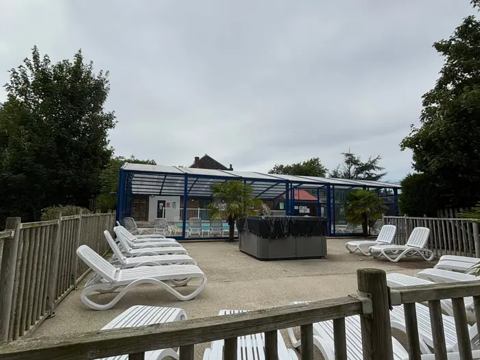 Une piscine couverte toute la saison