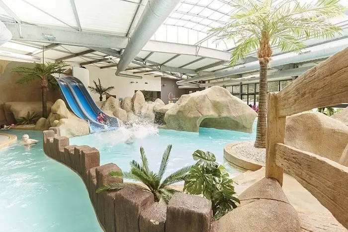 Un parc aquatique couvert et chauffé