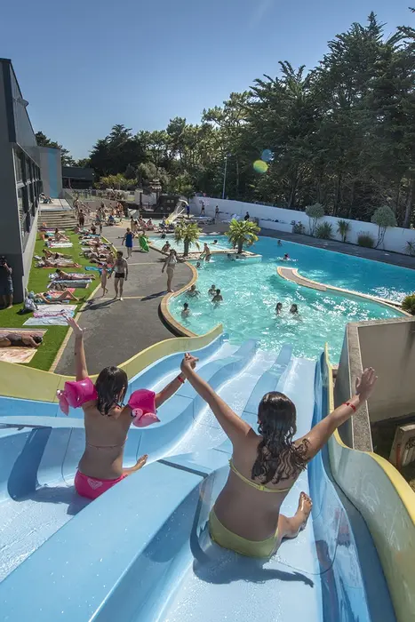 Un parc aquatique couvert et chauffé