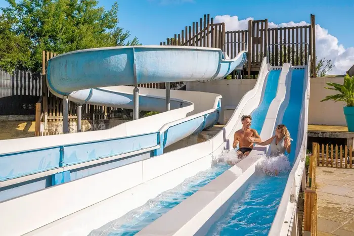 Deux bassins et jeux d'eau