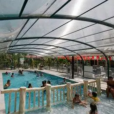 Une baignade couverte à taille humaine