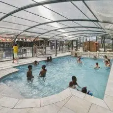 Une baignade couverte à taille humaine
