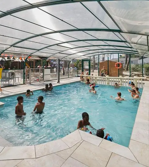 Une baignade couverte à taille humaine