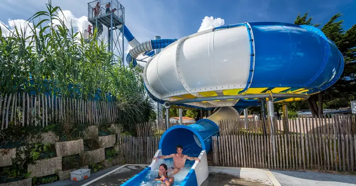 Un espace aquatique chauffé et ludique