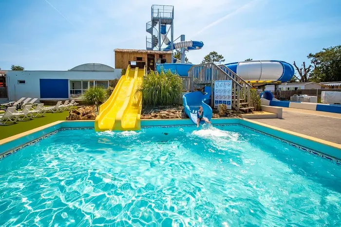 Un espace aquatique chauffé et ludique