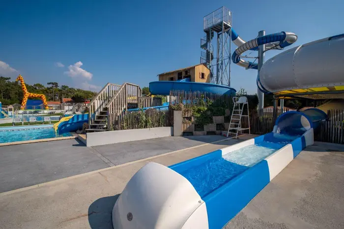 Un espace aquatique chauffé et ludique