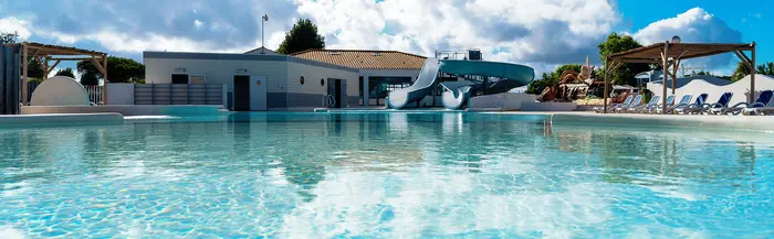 Deux bassins et jeux d'eau