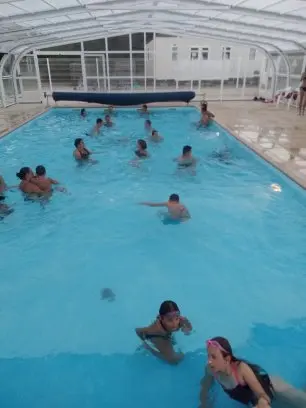 Une baignade couverte au rythme du séjour