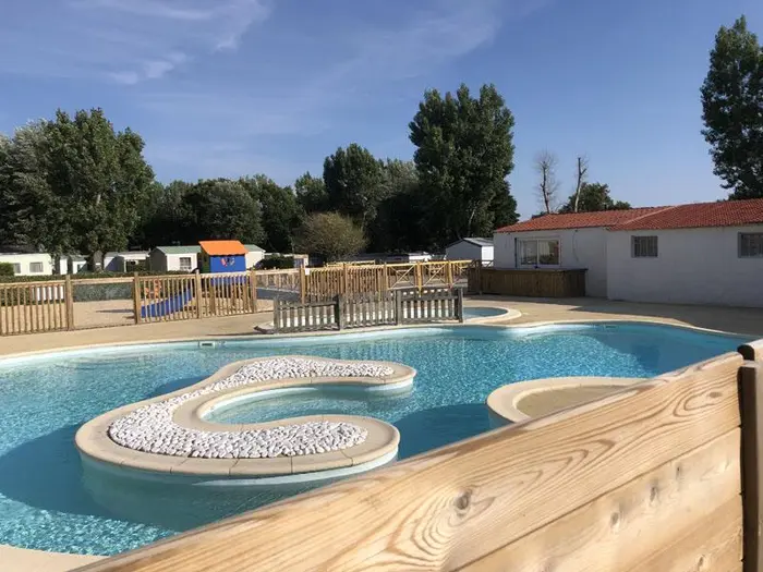 Une piscine chauffée pour la saison