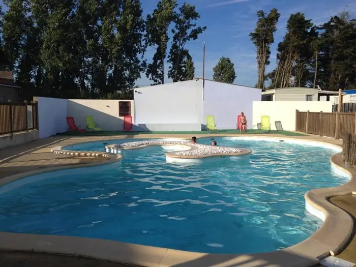 Une piscine chauffée pour la saison
