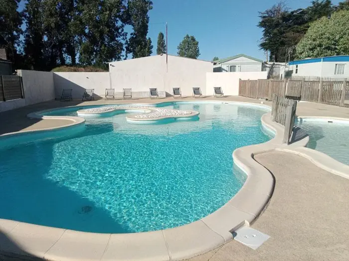 Une piscine chauffée pour la saison