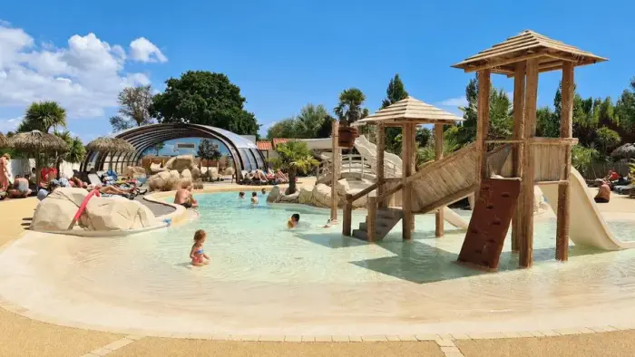 Deux bassins chauffés pour toute la famille