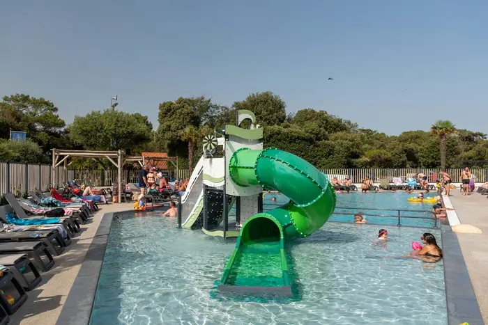 Un parc aquatique chauffé face à l'océan