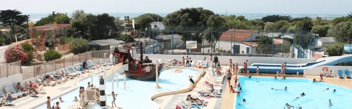 Deux bassins et jeux d'eau