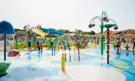 Deux bassins et jeux d'eau variés
