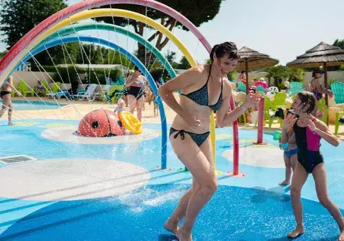 Deux bassins et jeux d'eau variés
