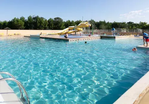 Deux bassins et jeux d'eau variés