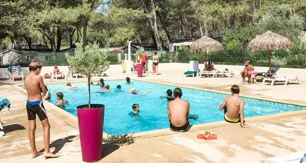 Deux bassins chauffés en pleine pinède