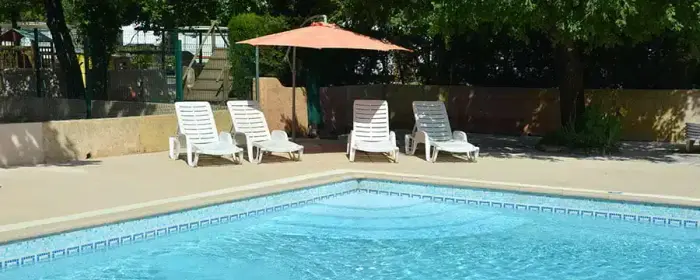 Piscine et rivière pour se rafraîchir