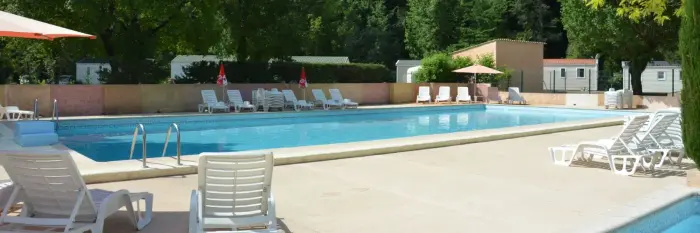 Piscine et rivière pour se rafraîchir