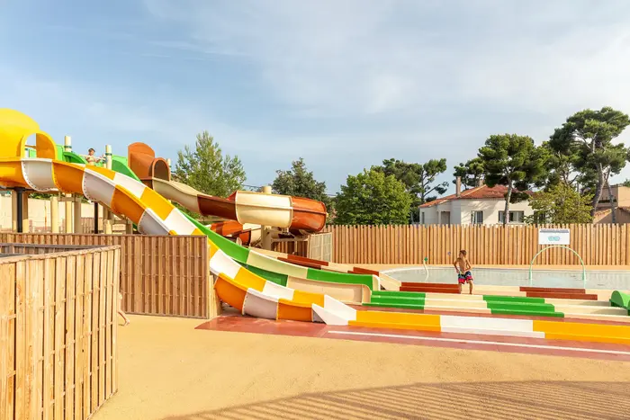 Un parc aquatique entre glisse et détente