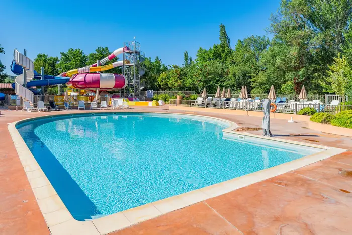 Un parc aquatique entre glisse et détente