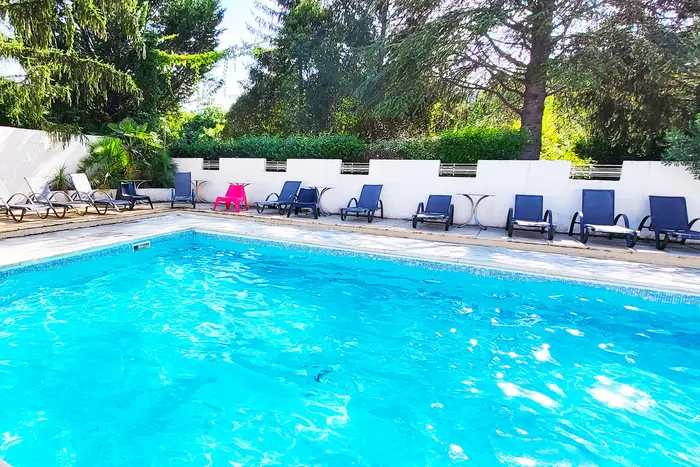 Piscine et rivière à deux pas