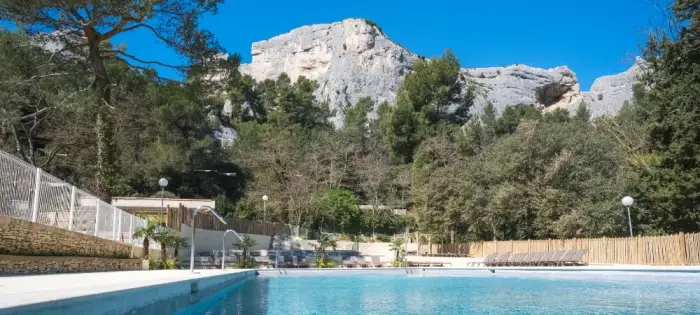 Une piscine chauffée au cœur du domaine