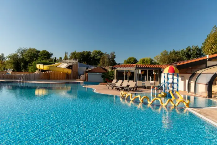 Piscines chauffées et bassin couvert
