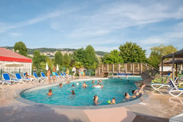 Piscine chauffée et glissades en famille