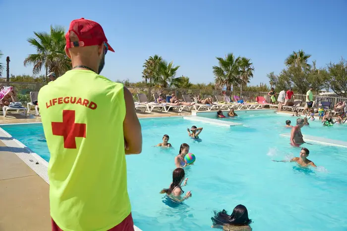 Baignade chauffée à deux pas de la mer